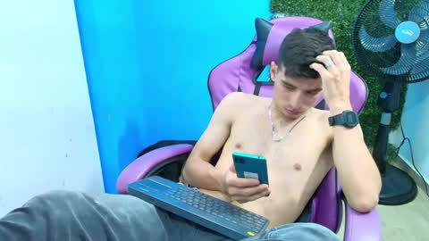 Snapshot of deiby_baby chatting on 02-05-25, 12:31 DEIBY online show from 02-05-25, 12:31