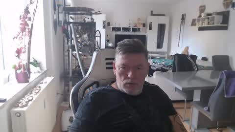 Snapshot of deinprinz2312 chatting on 10-21-25, 12:39 deinprinz2312 online show from 10-21-25, 12:39