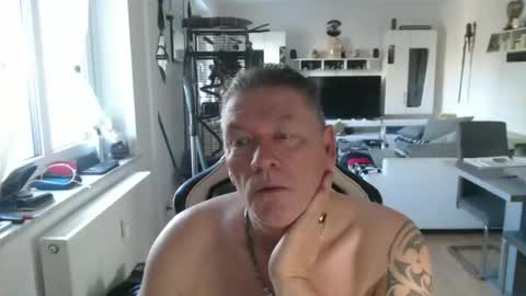 deinprinz2312 online show from 04-22-26, 05:43