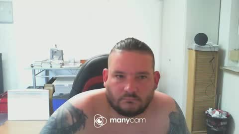 Snapshot of deinspielzeug87 chatting on 05-17-26, 01:40 deinspielzeug87 online show from 05-17-26, 01:40