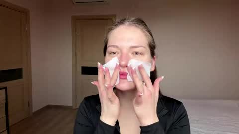 Mila online show from 04-11-26, 08:40