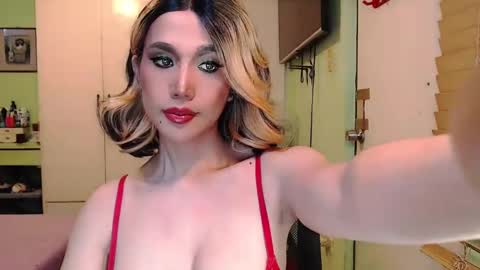 Snapshot of deliciosats chatting on 12-14-24, 06:56 Mercedes online show from 12-14-24, 06:56