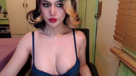 Snapshot of deliciosats chatting on 03-12-25, 06:07 Mercedes online show from 03-12-25, 06:07