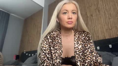 Mia online show from 05-21-26, 07:37