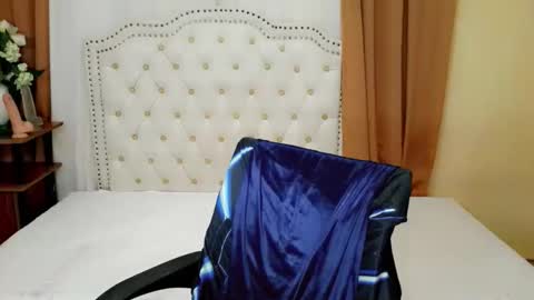 Sophie online show from 05-18-26, 04:07