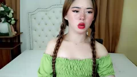 Sophie online show from 05-22-26, 02:51