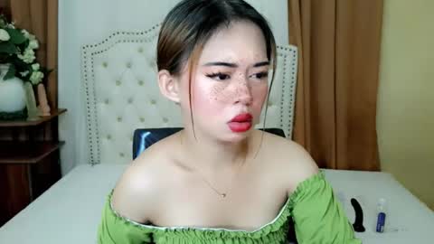 Sophie online show from 05-27-26, 03:47