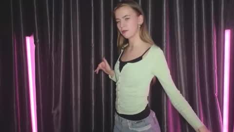 Snapshot of delisawobig chatting on 11-25-25, 08:20 Rochel online show from 11-25-25, 08:20