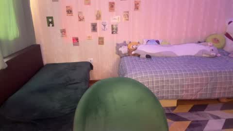 Della online show from 05-04-26, 02:24