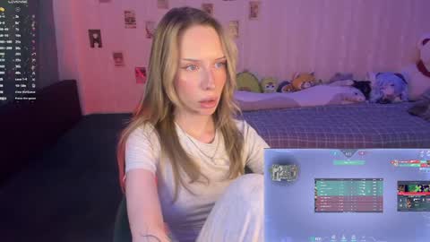 Della online show from 05-10-26, 03:06