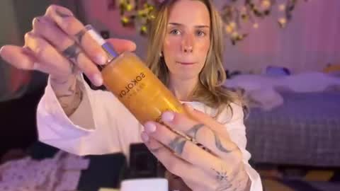 Della online show from 06-18-26, 03:38