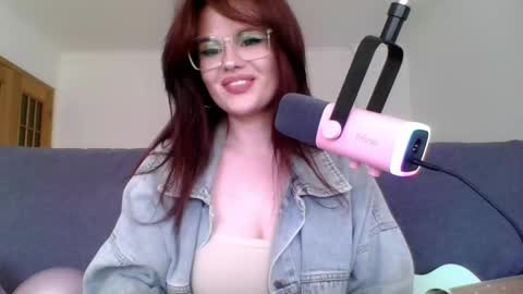 Snapshot of dellacrush_ chatting on 03-06-25, 02:40 dellacrush_ online show from 03-06-25, 02:40