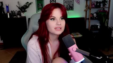 dellacrush_ online show from 02-02-26, 06:39