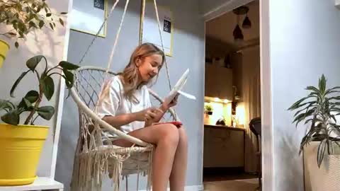 I am Lola hello world online show from 07-20-26, 05:48