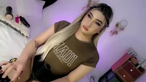 Chesca online show from 02-24-25, 03:42