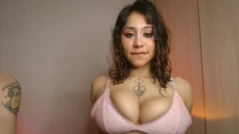Snapshot of demian_melany_ chatting on 05-01-26, 04:06 demian_melany_ online show from 05-01-26, 04:06
