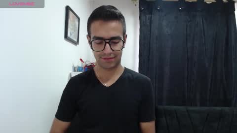 Snapshot of demian_val_4 chatting on 03-26-26, 12:00 demian_val_4 online show from 03-26-26, 12:00