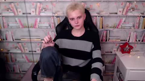 Snapshot of demianenglen chatting on 01-16-25, 10:02 demianenglen online show from 01-16-25, 10:02