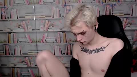 Snapshot of demianenglen chatting on 03-12-25, 01:03 demianenglen online show from 03-12-25, 01:03