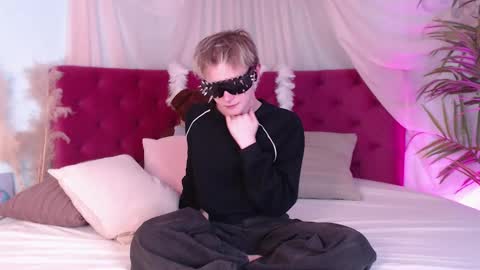 Snapshot of demianenglen chatting on 10-03-25, 10:51 demianenglen online show from 10-03-25, 10:51