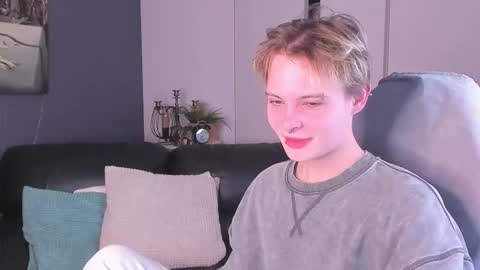 Snapshot of demianenglen chatting on 10-15-25, 10:21 demianenglen online show from 10-15-25, 10:21