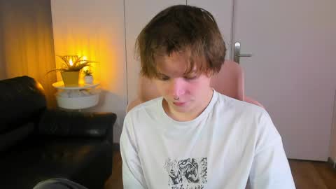 Snapshot of demianenglen chatting on 04-07-26, 01:33 demianenglen online show from 04-07-26, 01:33