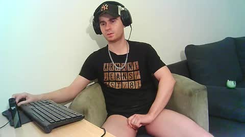 Snapshot of demoverzze chatting on 01-17-25, 05:32 Dominik online show from 01-17-25, 05:32