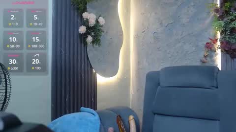 Laura online show from 12-21-25, 04:52