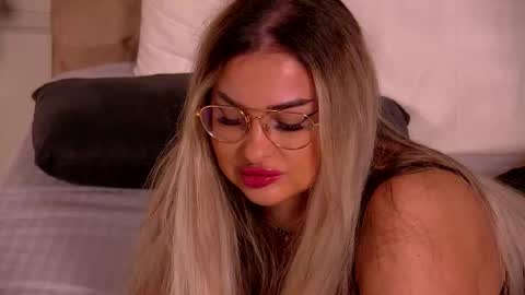 Ela online show from 02-05-26, 09:52