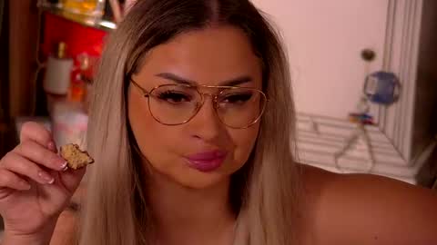 Ela online show from 04-12-26, 11:21