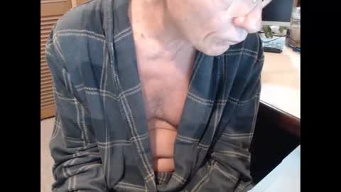 Snapshot of denn_jett chatting on 12-21-25, 11:06 Den Jet online show from 12-21-25, 11:06