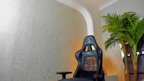 Snapshot of dennis_cox_ chatting on 01-08-25, 03:28 dennis_cox_ online show from 01-08-25, 03:28