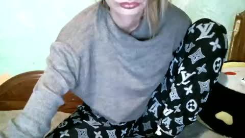 Snapshot of dennisxcarol chatting on 10-18-25, 07:25 DennisXCarol online show from 10-18-25, 07:25