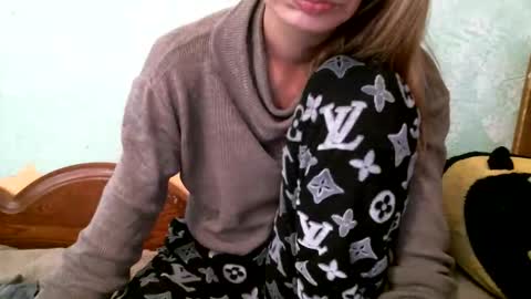 Snapshot of dennisxcarol chatting on 10-19-25, 07:42 DennisXCarol online show from 10-19-25, 07:42