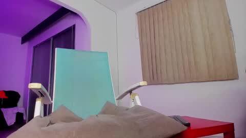 Snapshot of dereckhardd chatting on 03-08-25, 04:01 dereckhardd online show from 03-08-25, 04:01