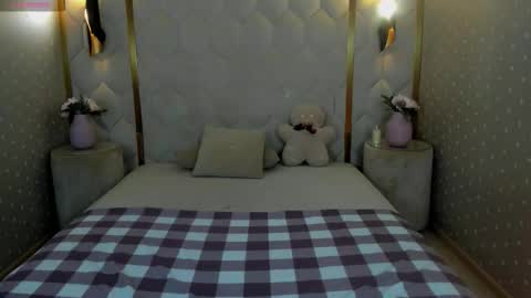 Derek online show from 12-22-25, 01:24