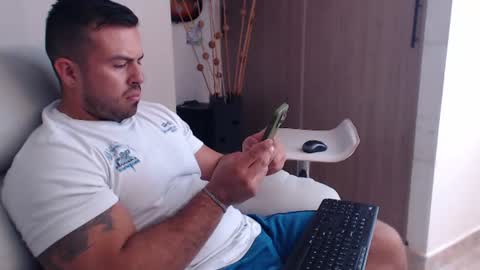 Snapshot of derek_group chatting on 07-19-26, 04:33 Derek online show from 07-19-26, 04:33