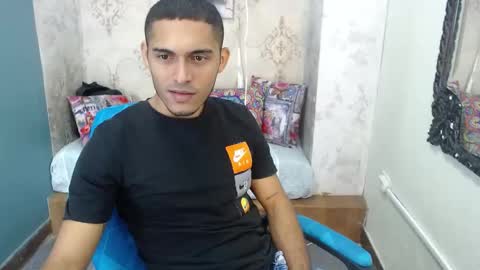Snapshot of derek_storm_ chatting on 09-26-25, 02:59 D E R E K online show from 09-26-25, 02:59