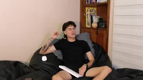 Snapshot of derekswan chatting on 06-07-26, 12:48 Derek online show from 06-07-26, 12:48