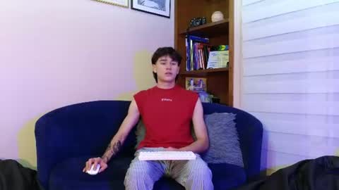 Snapshot of derekswan chatting on 06-10-26, 01:28 Derek online show from 06-10-26, 01:28