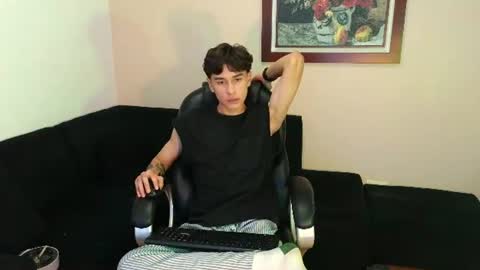 Snapshot of derekswan chatting on 06-10-26, 10:41 Derek online show from 06-10-26, 10:41