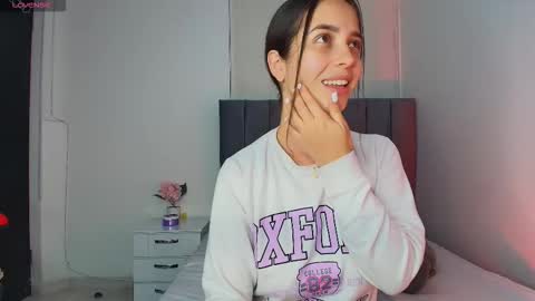 Snapshot of derly_cuervo703031 chatting on 10-27-25, 04:33 derly_cuervo703031 online show from 10-27-25, 04:33