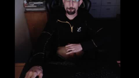 Snapshot of dermattes chatting on 12-21-24, 05:18 dermattes online show from 12-21-24, 05:18