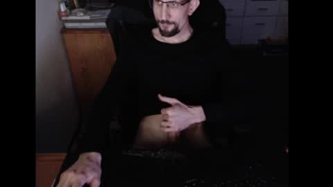 Snapshot of dermattes chatting on 03-08-25, 03:24 dermattes online show from 03-08-25, 03:24