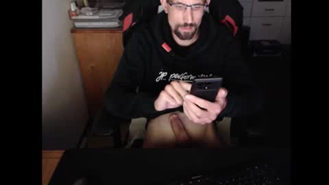 Snapshot of dermattes chatting on 09-28-25, 12:43 dermattes online show from 09-28-25, 12:43