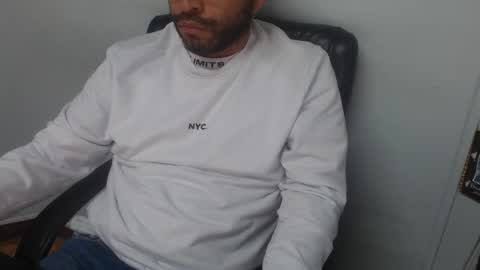 Snapshot of derrik_ chatting on 01-11-26, 04:28 online show from 01-11-26, 04:28