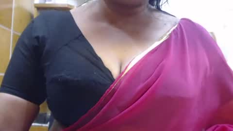 Snapshot of desimaisa130 chatting on 06-17-26, 04:52 Maisa online show from 06-17-26, 04:52