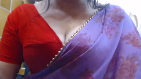 Snapshot of desimaisa130 chatting on 06-18-26, 05:17 Maisa online show from 06-18-26, 05:17