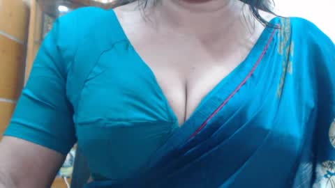 Snapshot of desimaisa130 chatting on 07-12-26, 06:43 Maisa online show from 07-12-26, 06:43