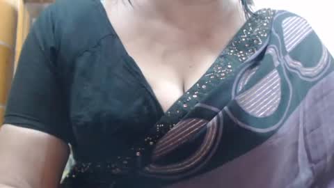 Snapshot of desimaisa130 chatting on 07-14-26, 05:18 Maisa online show from 07-14-26, 05:18